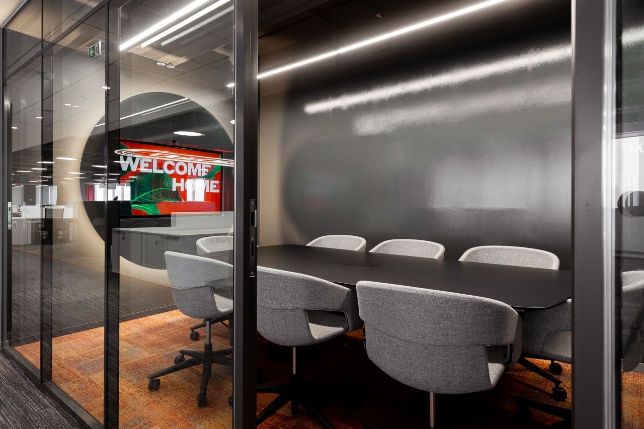 Фото офиса компании «Альфа-Банк»